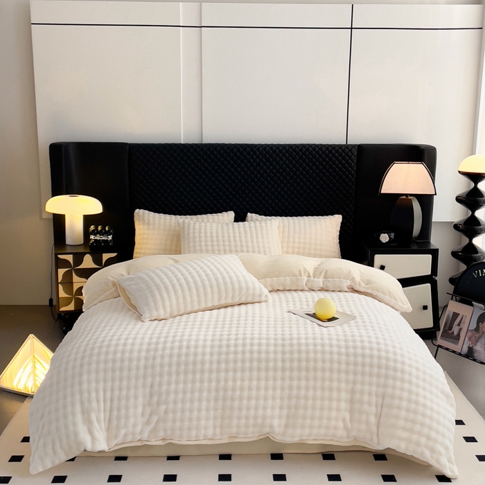 91家纺网 家纺一手货源 找家纺 言熙居家纺 2025新款加厚高克重兔兔绒牛奶绒四件套 晨曦白