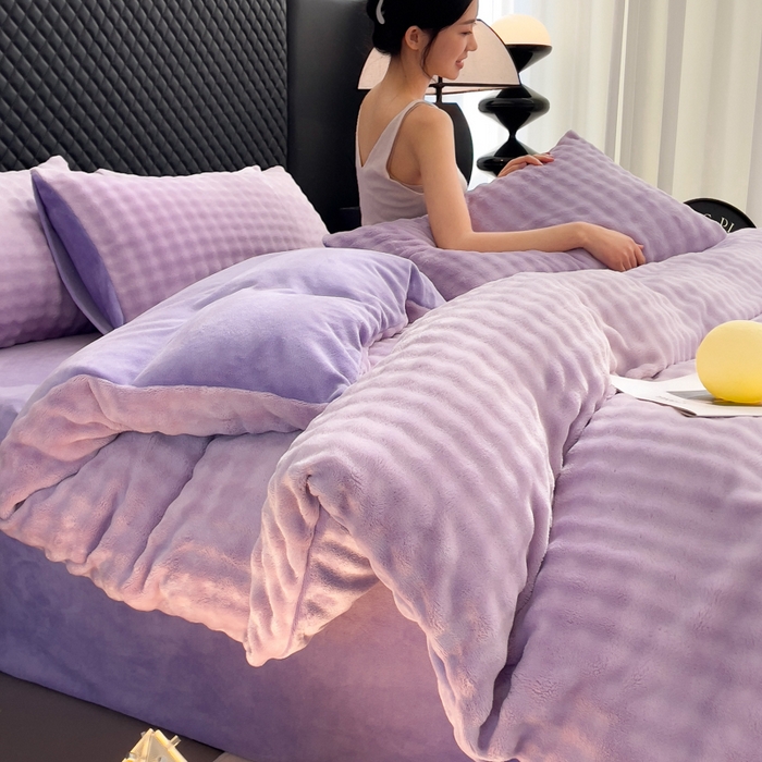 91家纺网 家纺一手货源 找家纺 言熙居家纺 2025新款加厚高克重兔兔绒牛奶绒四件套 梦幻紫