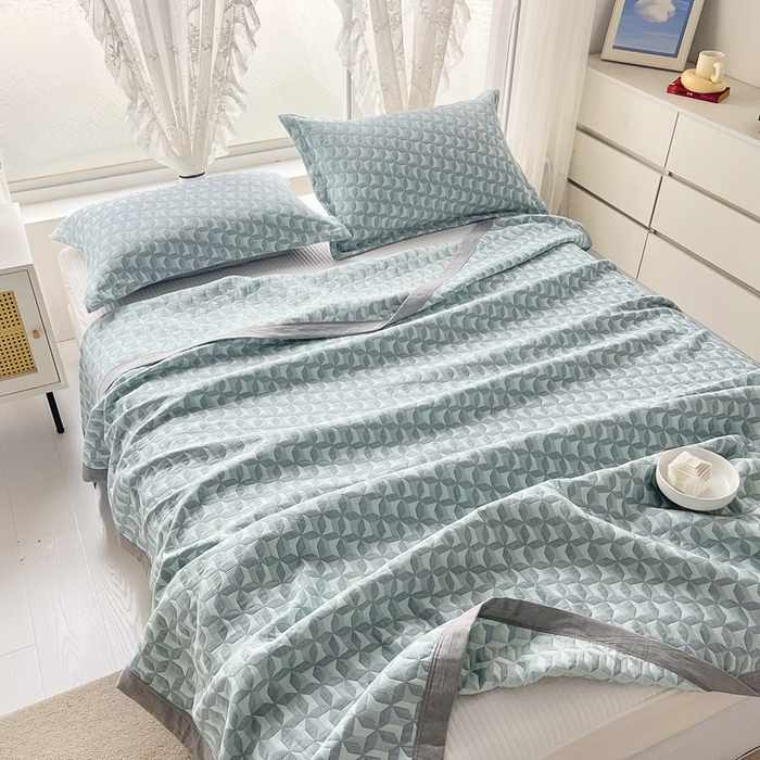 91家纺网 家纺一手货源 找家纺 梦洋家纺 2025新款全棉四层纱多能盖毯毛巾被空调夏被床盖款盖毯 风中情缘