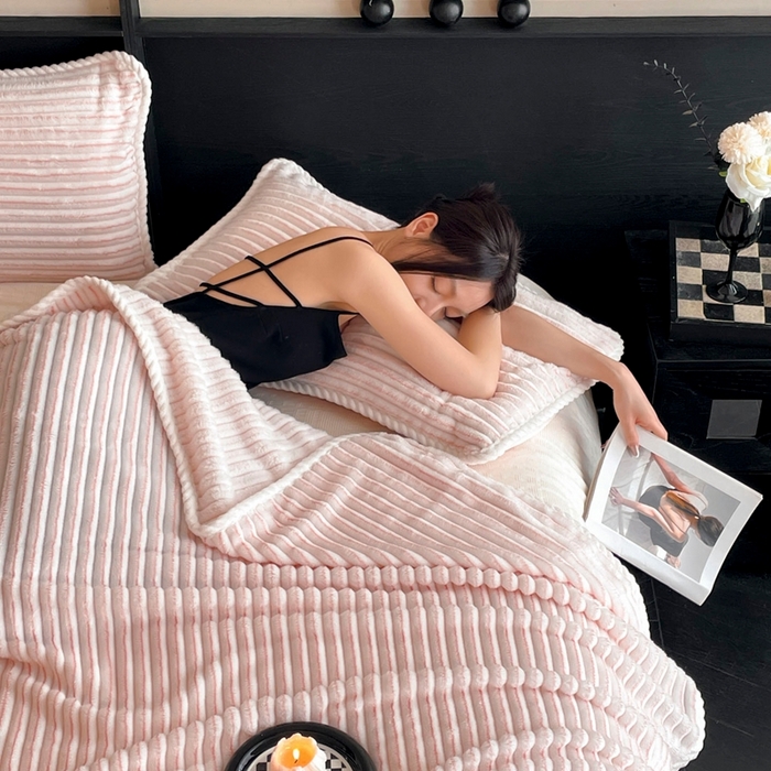 91家纺网 家纺一手货源 找家纺 蓝极人 2025新款亲肤舒适成品抽条阳离子毛毯毯子 阳离子-粉