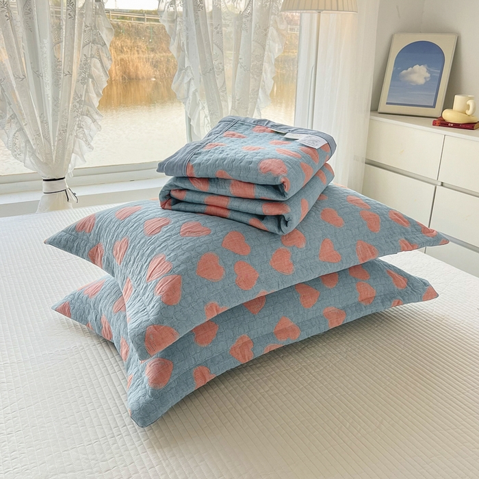 91家纺网 家纺一手货源 找家纺 梦洋家纺 2025新款全棉四层纱多能盖毯毛巾被空调夏被床盖款盖毯 心心相印