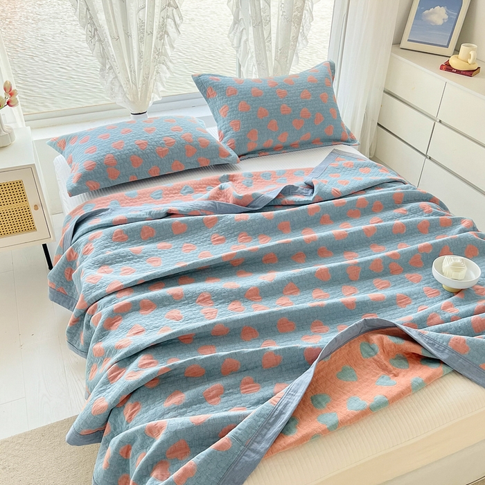 91家纺网 家纺一手货源 找家纺 梦洋家纺 2025新款全棉四层纱多能盖毯毛巾被空调夏被床盖款盖毯 心心相印