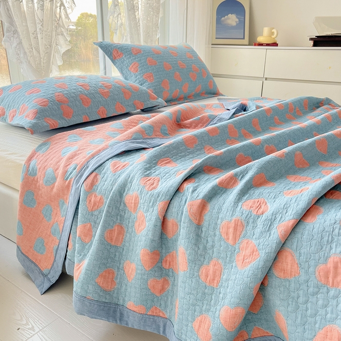 91家纺网 家纺一手货源 找家纺 梦洋家纺 2025新款全棉四层纱多能盖毯毛巾被空调夏被床盖款盖毯 心心相印