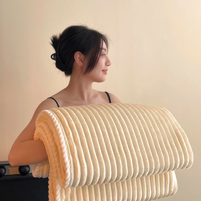 蓝极人 2025新款亲肤舒适成品抽条阳离子毛毯毯子 阳离子-黄