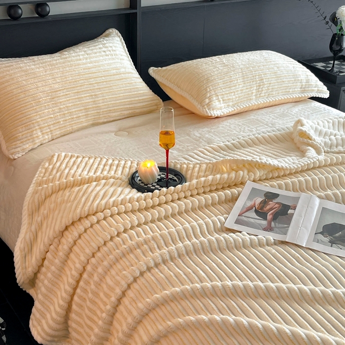 91家纺网 家纺一手货源 找家纺 蓝极人 2025新款亲肤舒适成品抽条阳离子毛毯毯子 阳离子-黄