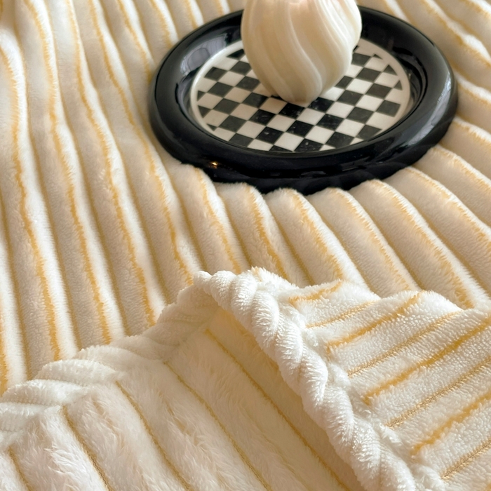 91家纺网 家纺一手货源 找家纺 蓝极人 2025新款亲肤舒适成品抽条阳离子毛毯毯子 阳离子-黄