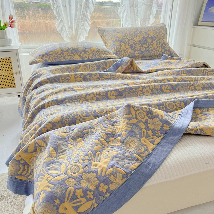 91家纺网 家纺一手货源 找家纺 梦洋家纺 2025新款全棉四层纱多能盖毯毛巾被空调夏被床盖款盖毯 幸运兔