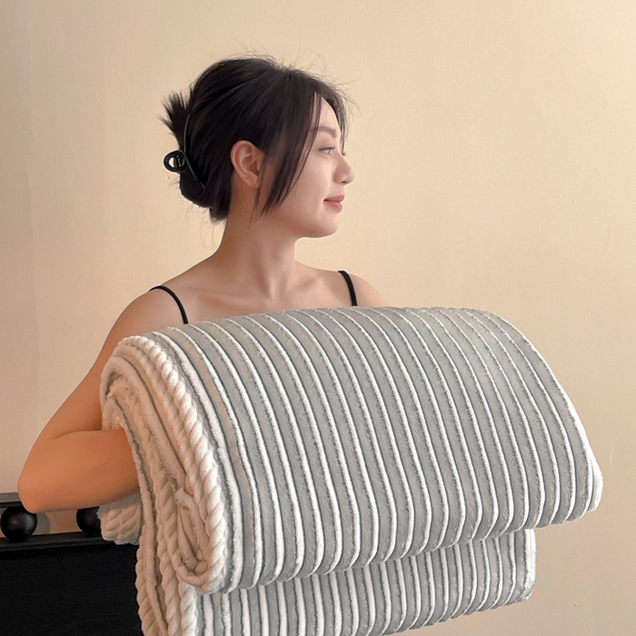 蓝极人 2025新款亲肤舒适成品抽条阳离子毛毯毯子 阳离子-灰