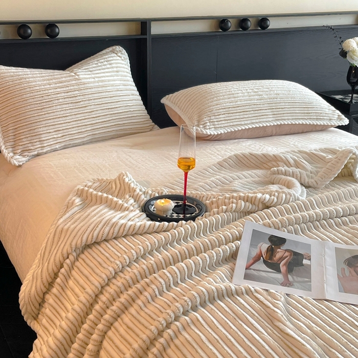 91家纺网 家纺一手货源 找家纺 蓝极人 2025新款亲肤舒适成品抽条阳离子毛毯毯子 阳离子-咖