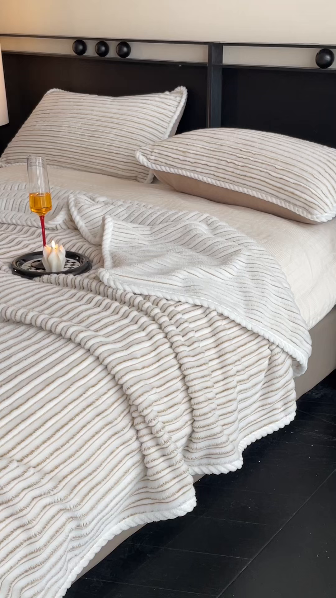 91家纺网 家纺一手货源 找家纺 蓝极人 2025新款亲肤舒适成品抽条阳离子毛毯毯子 阳离子-咖