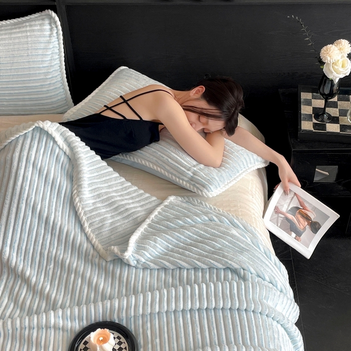 91家纺网 家纺一手货源 找家纺 蓝极人 2025新款亲肤舒适成品抽条阳离子毛毯毯子 阳离子-蓝