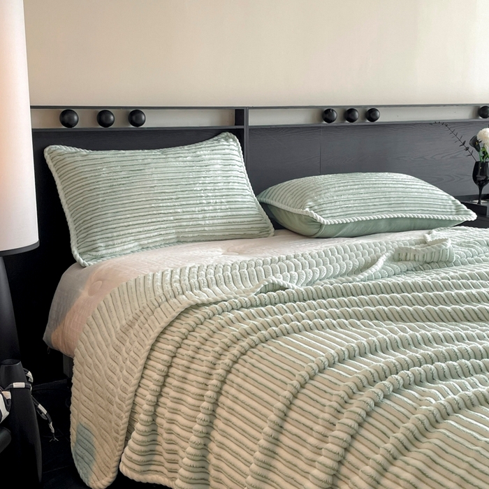 91家纺网 家纺一手货源 找家纺 蓝极人 2025新款亲肤舒适成品抽条阳离子毛毯毯子 阳离子-绿