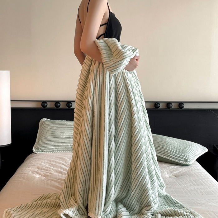 91家纺网 家纺一手货源 找家纺 蓝极人 2025新款亲肤舒适成品抽条阳离子毛毯毯子 阳离子-绿