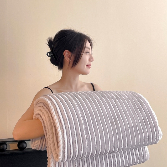 蓝极人 2025新款亲肤舒适成品抽条阳离子毛毯毯子 阳离子-紫