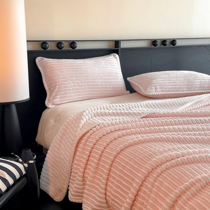 91家纺网 家纺一手货源 找家纺 （总）酱子 2025新款亲肤舒适成品抽条阳离子毛毯毯子