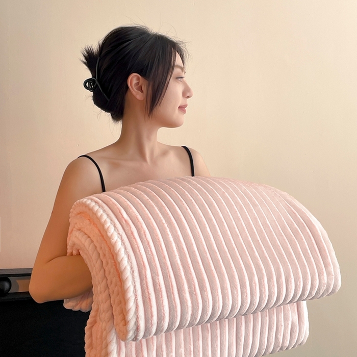 酱子 2025新款亲肤舒适成品抽条阳离子毛毯毯子 阳离子-粉