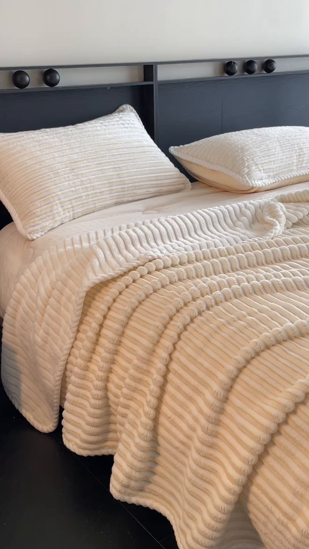 91家纺网 家纺一手货源 找家纺 酱子 2025新款亲肤舒适成品抽条阳离子毛毯毯子 阳离子-黄