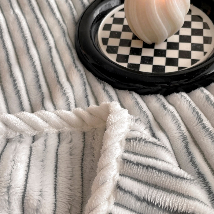 91家纺网 家纺一手货源 找家纺 酱子 2025新款亲肤舒适成品抽条阳离子毛毯毯子 阳离子-灰