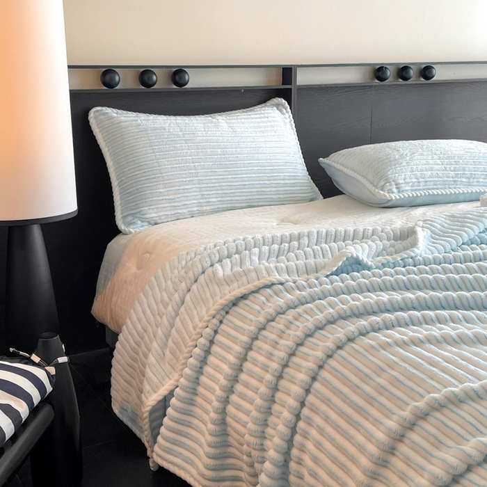 91家纺网 家纺一手货源 找家纺 酱子 2025新款亲肤舒适成品抽条阳离子毛毯毯子 阳离子-蓝