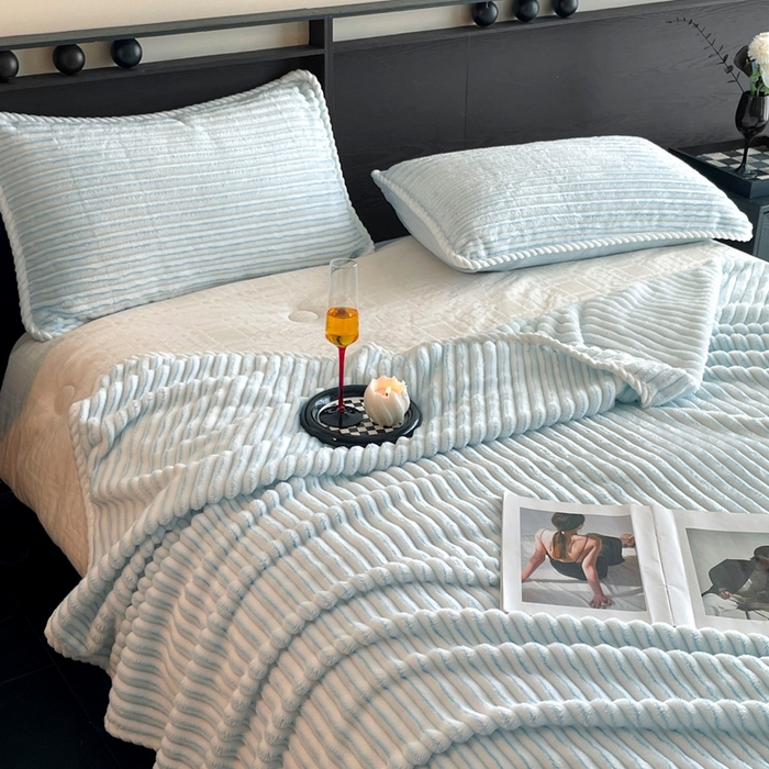 91家纺网 家纺一手货源 找家纺 酱子 2025新款亲肤舒适成品抽条阳离子毛毯毯子 阳离子-蓝