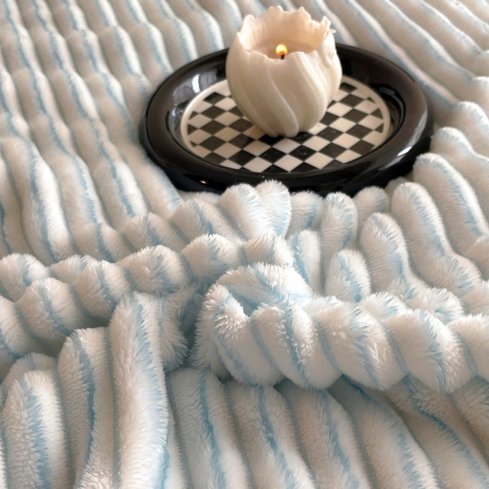 91家纺网 家纺一手货源 找家纺 酱子 2025新款亲肤舒适成品抽条阳离子毛毯毯子 阳离子-蓝