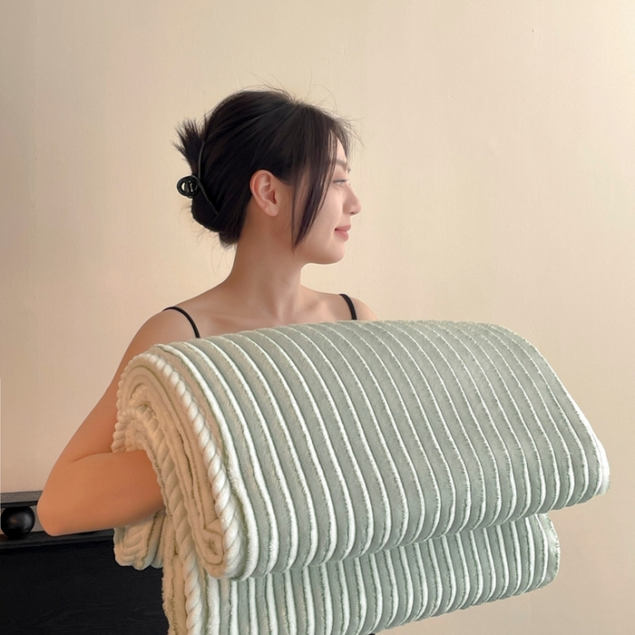 酱子 2025新款亲肤舒适成品抽条阳离子毛毯毯子 阳离子-绿