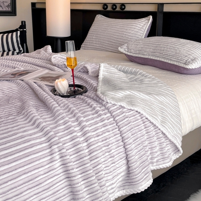 91家纺网 家纺一手货源 找家纺 酱子 2025新款亲肤舒适成品抽条阳离子毛毯毯子 阳离子-紫