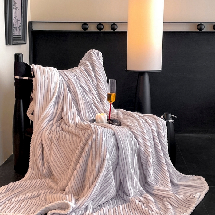 91家纺网 家纺一手货源 找家纺 酱子 2025新款亲肤舒适成品抽条阳离子毛毯毯子 阳离子-紫