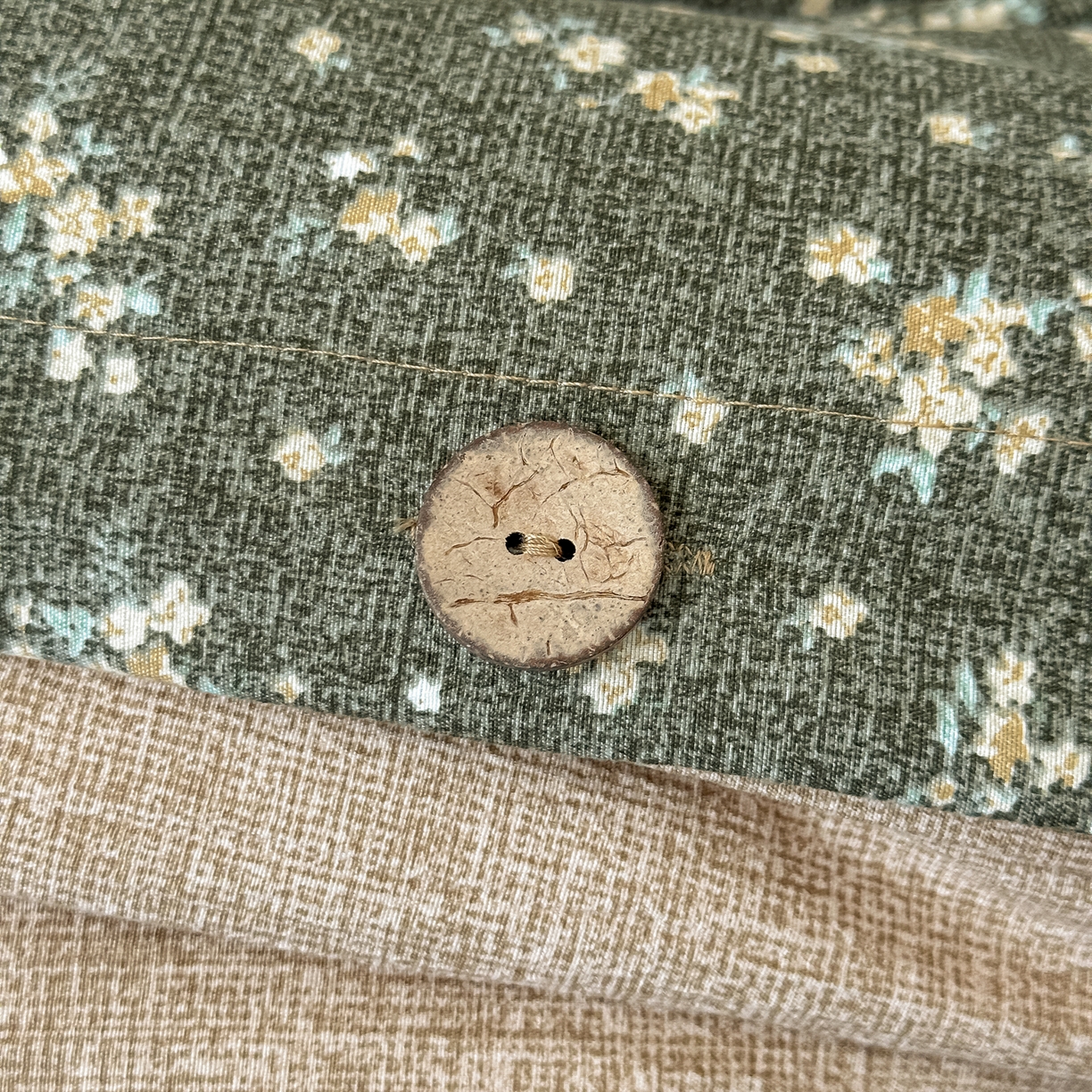 91家纺网 家纺一手货源 找家纺 富米莱（原臻工厂） 2025秋冬新品加厚高克重原麻复古风亚麻高端纽扣款床盖床单四件套 纽扣款-稻香绿