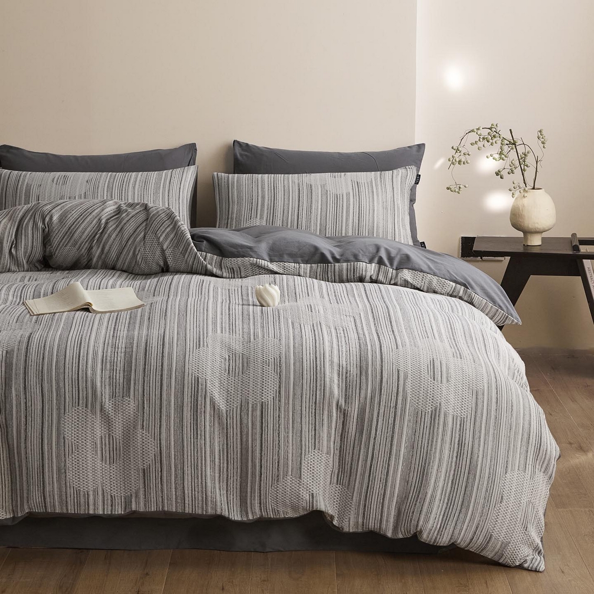 91家纺网 家纺一手货源 找家纺 （总）涵宸家纺 2025新款简约款全棉磨毛提花四件套-未眠,白兰度-灰,库珀-绿,兰卡威-灰,兰卡威-咖,维尼-咖,尤里-咖