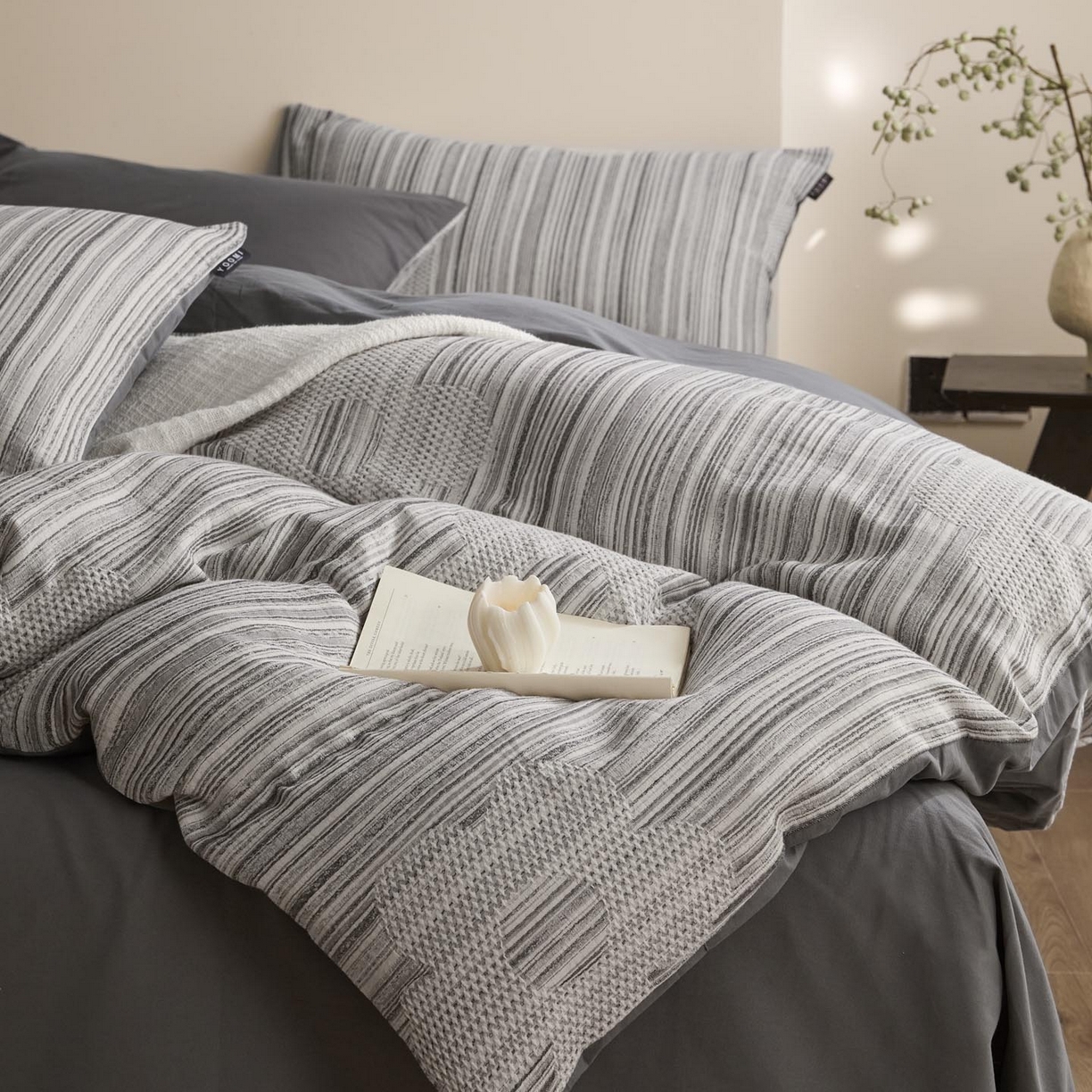 91家纺网 家纺一手货源 找家纺 （总）涵宸家纺 2025新款简约款全棉磨毛提花四件套-未眠