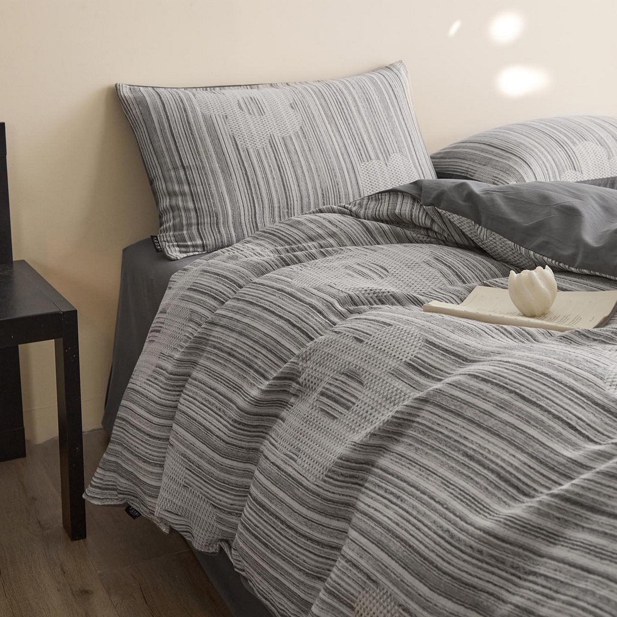 91家纺网 家纺一手货源 找家纺 （总）涵宸家纺 2025新款简约款全棉磨毛提花四件套-未眠