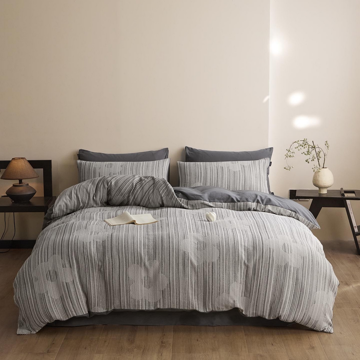 91家纺网 家纺一手货源 找家纺 涵宸家纺 2025新款简约款全棉磨毛提花四件套-未眠 白兰度-灰