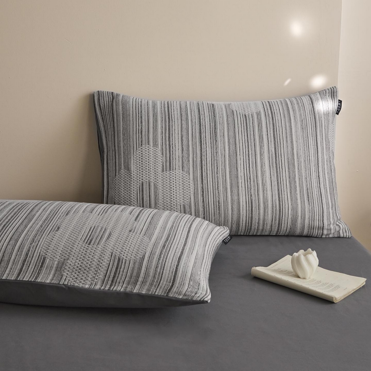 91家纺网 家纺一手货源 找家纺 涵宸家纺 2025新款简约款全棉磨毛提花四件套-未眠 白兰度-灰