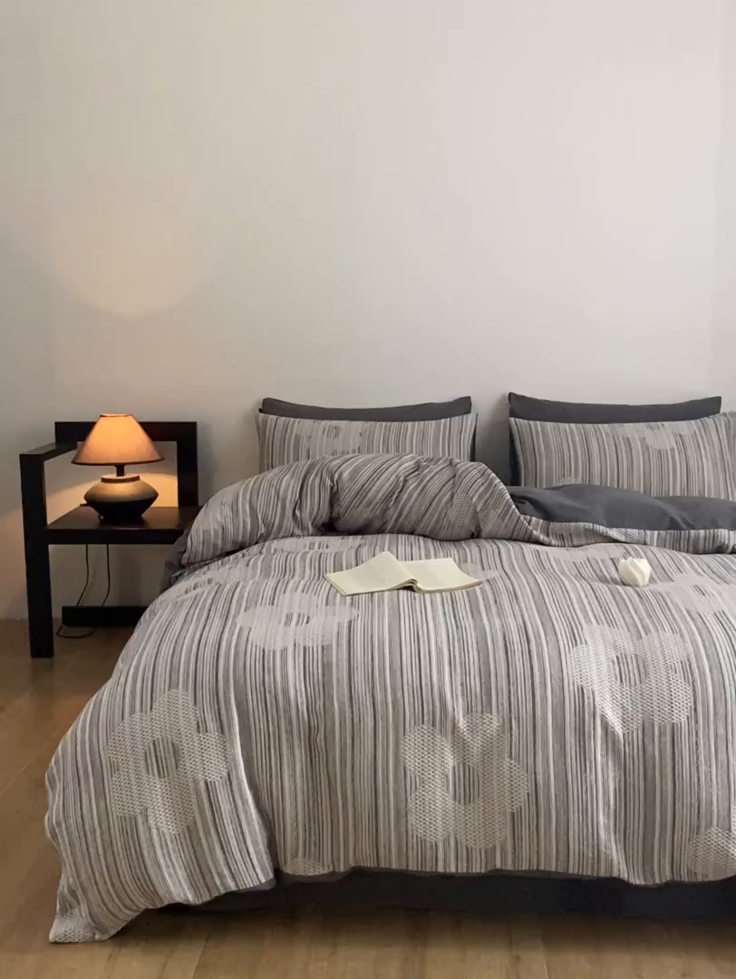 91家纺网 家纺一手货源 找家纺 涵宸家纺 2025新款简约款全棉磨毛提花四件套-未眠 白兰度-灰