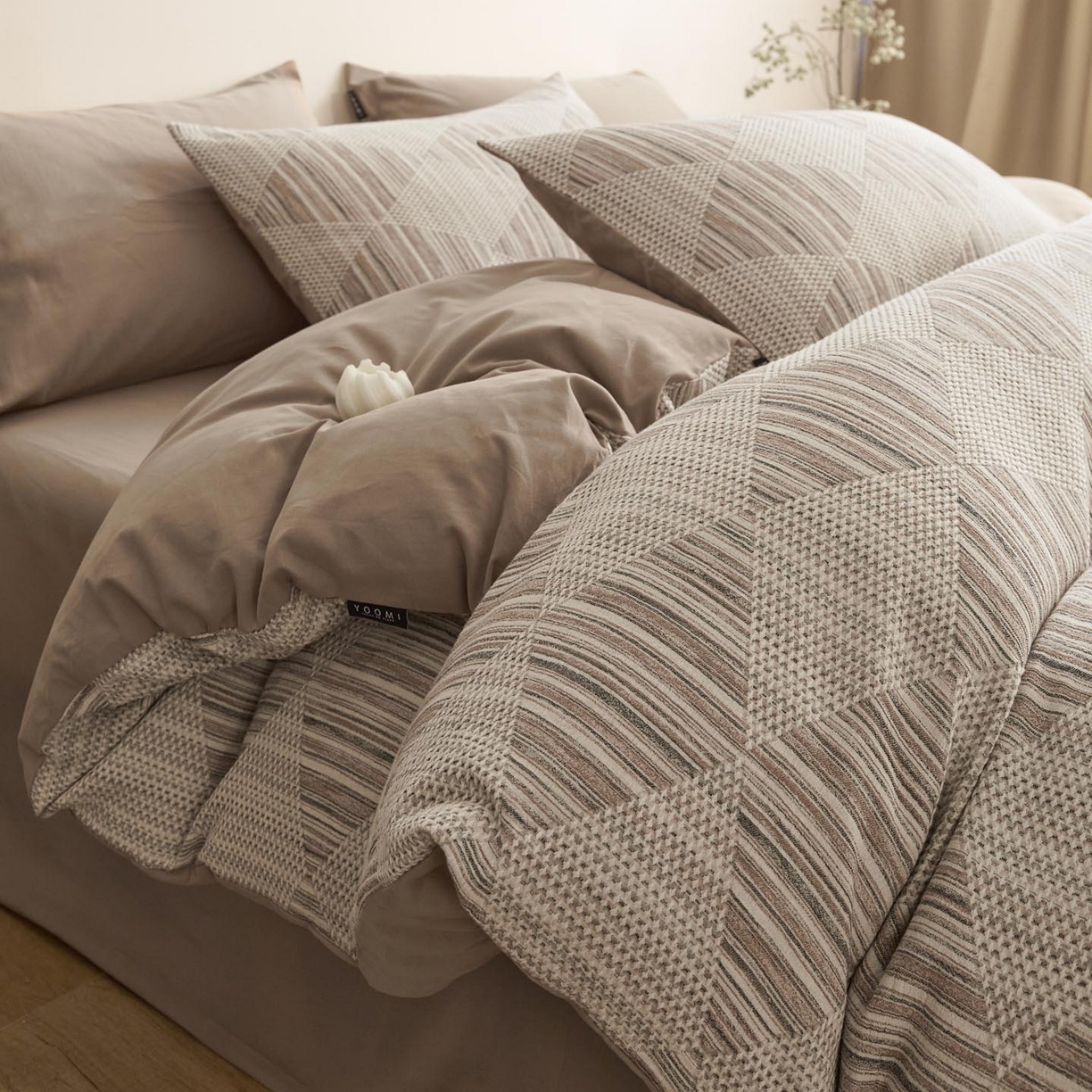 91家纺网 家纺一手货源 找家纺 涵宸家纺 2025新款简约款全棉磨毛提花四件套-未眠 兰卡威-咖