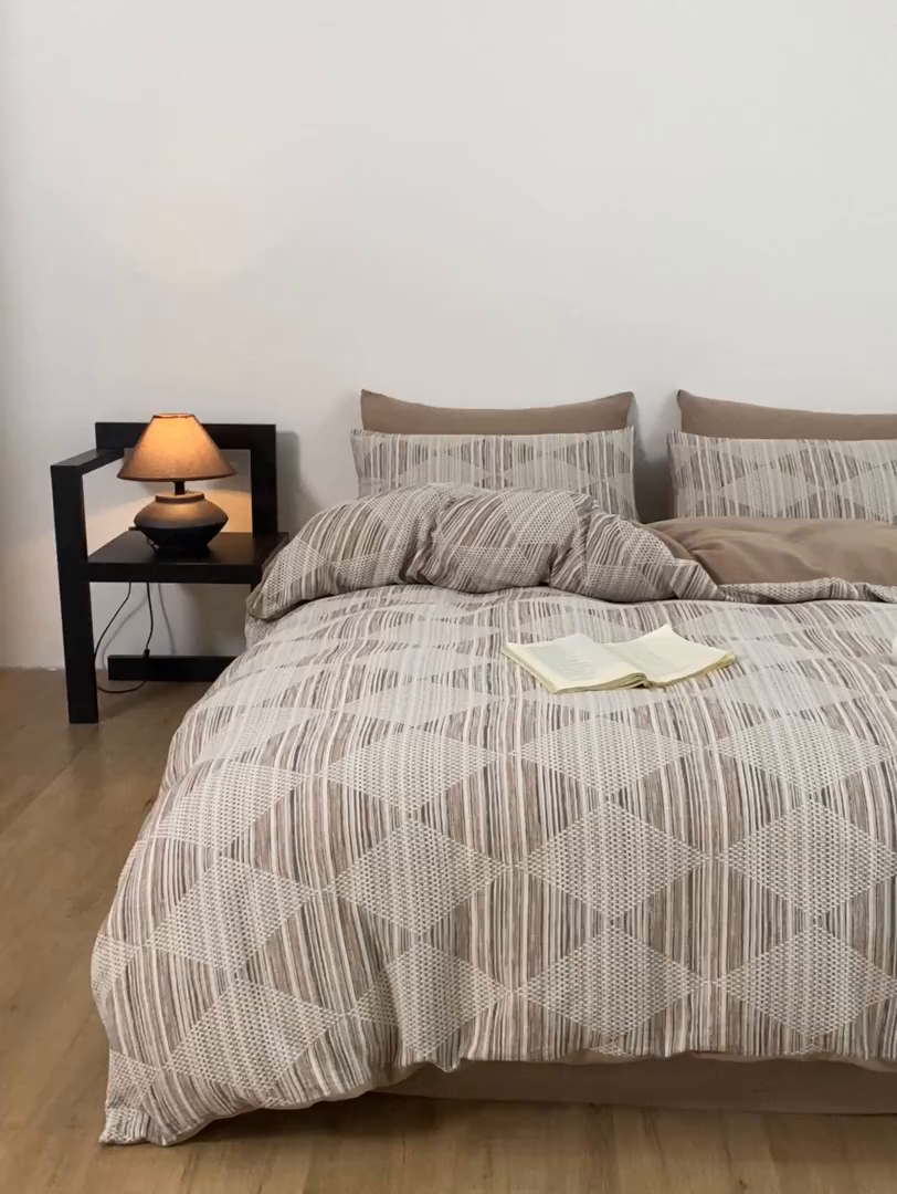 91家纺网 家纺一手货源 找家纺 涵宸家纺 2025新款简约款全棉磨毛提花四件套-未眠 兰卡威-咖