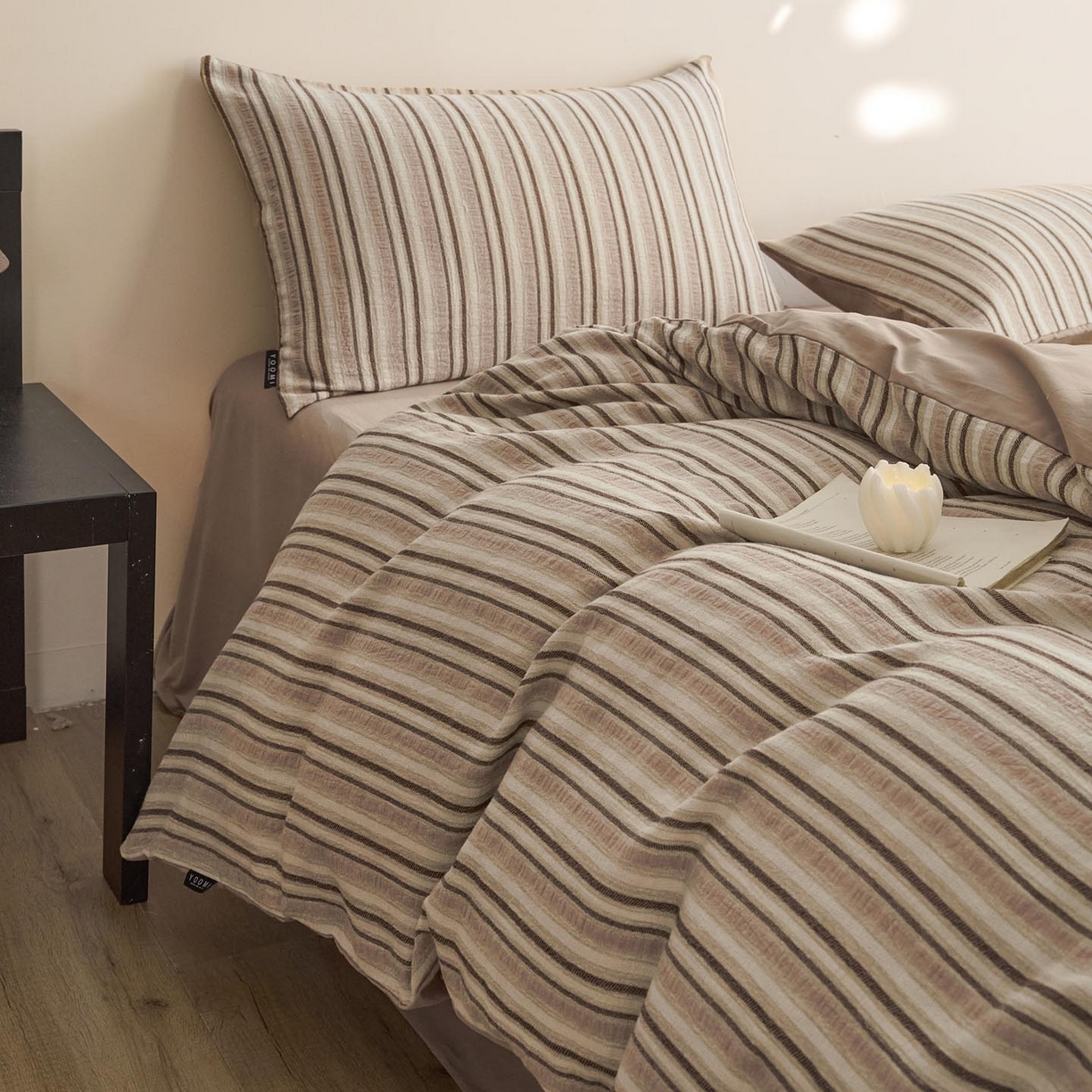 91家纺网 家纺一手货源 找家纺 涵宸家纺 2025新款简约款全棉磨毛提花四件套-未眠 维尼-咖