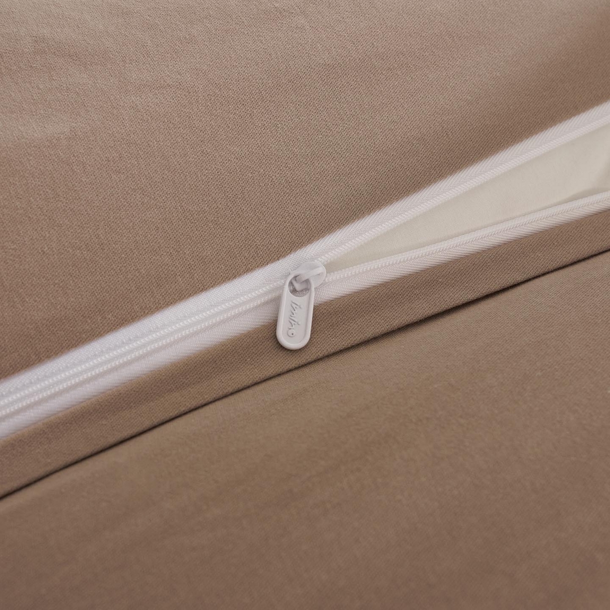 91家纺网 家纺一手货源 找家纺 涵宸家纺 2025新款简约款全棉磨毛提花四件套-未眠 维尼-咖