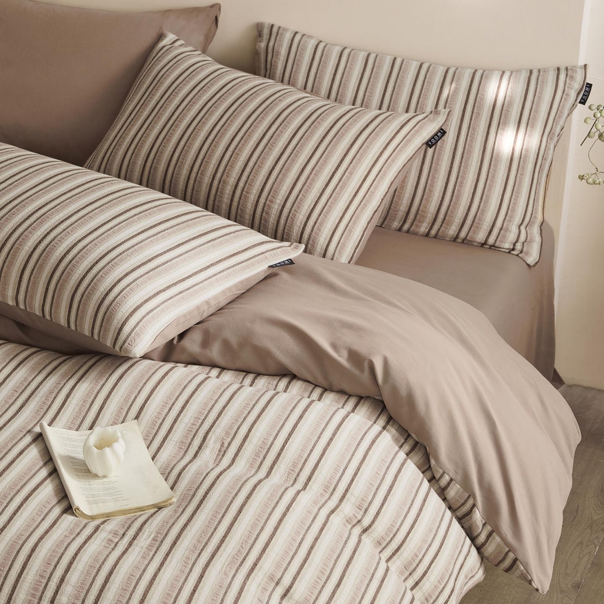 91家纺网 家纺一手货源 找家纺 涵宸家纺 2025新款简约款全棉磨毛提花四件套-未眠 维尼-咖