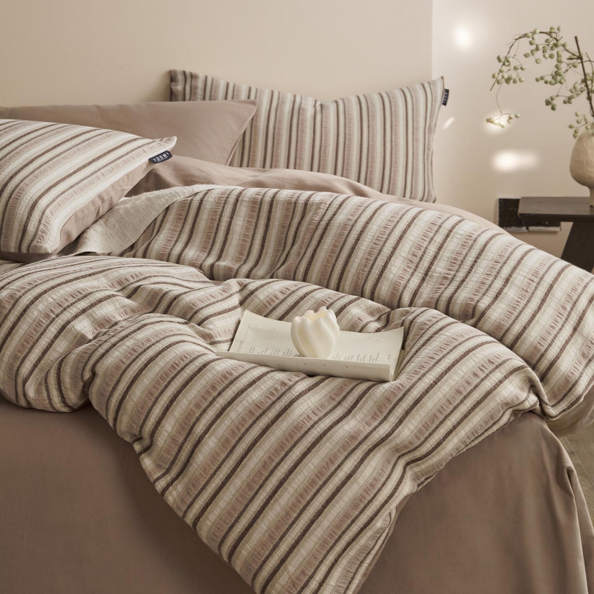 91家纺网 家纺一手货源 找家纺 涵宸家纺 2025新款简约款全棉磨毛提花四件套-未眠 维尼-咖