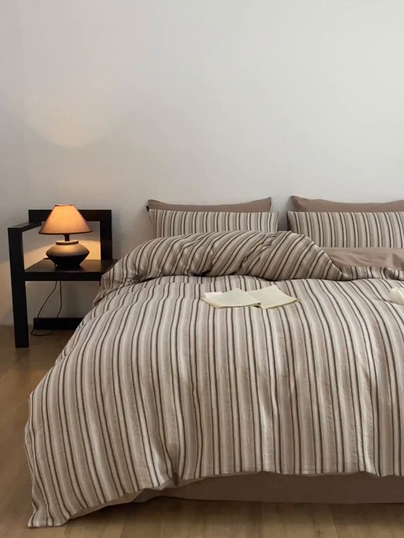 91家纺网 家纺一手货源 找家纺 涵宸家纺 2025新款简约款全棉磨毛提花四件套-未眠 维尼-咖