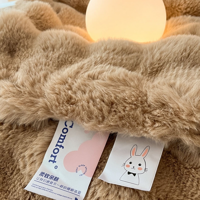 91家纺网 家纺一手货源 找家纺 蓝极人 2024新款高克重大牛奶绒被套毯毛毯 浅驼