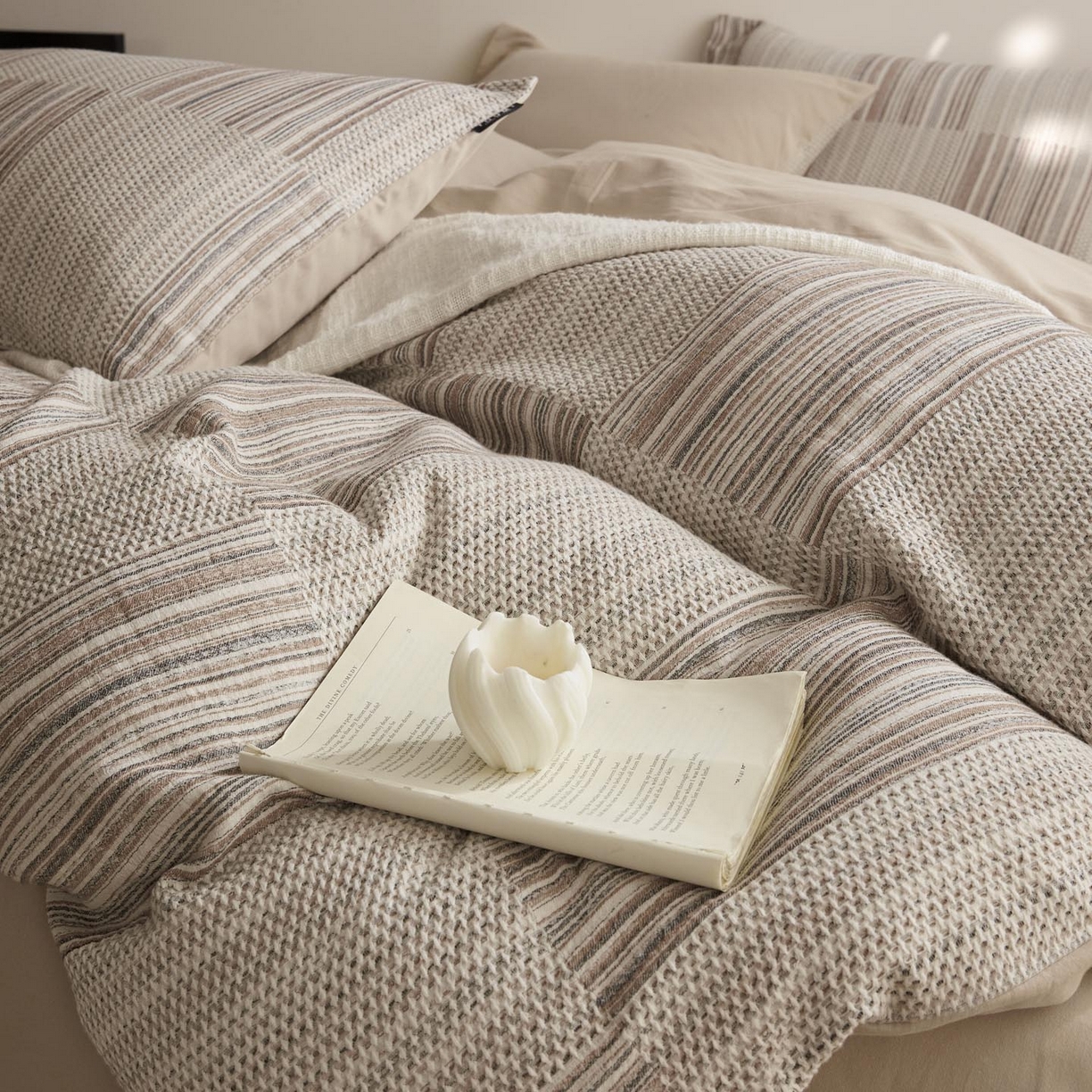 91家纺网 家纺一手货源 找家纺 涵宸家纺 2025新款简约款全棉磨毛提花四件套-未眠 尤里-咖