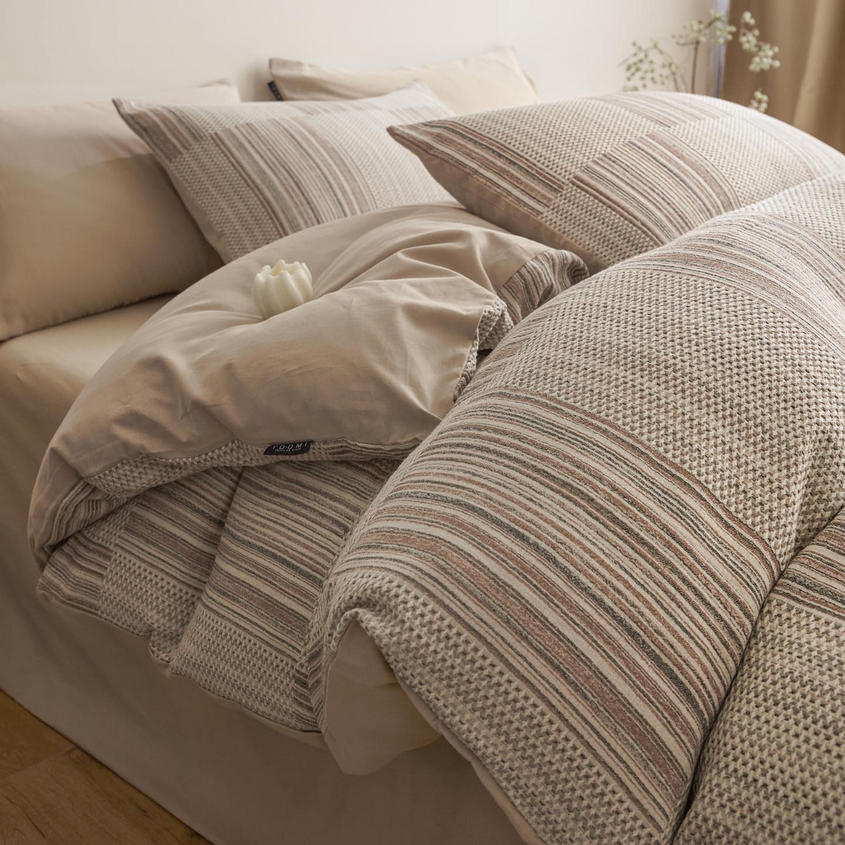 91家纺网 家纺一手货源 找家纺 涵宸家纺 2025新款简约款全棉磨毛提花四件套-未眠 尤里-咖