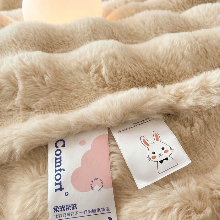 91家纺网 家纺一手货源 找家纺 蓝极人 2024新款高克重大牛奶绒被套毯毛毯 米杏