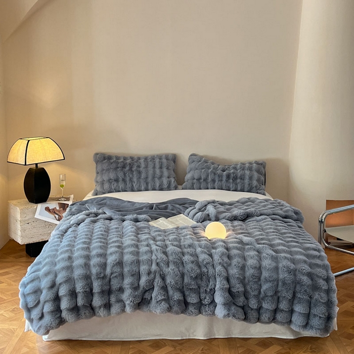 91家纺网 家纺一手货源 找家纺 蓝极人 2024新款高克重大牛奶绒被套毯毛毯 灰蓝