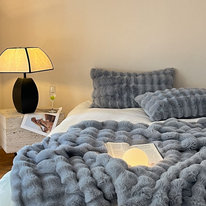 91家纺网 家纺一手货源 找家纺 蓝极人 2024新款高克重大牛奶绒被套毯毛毯 灰蓝