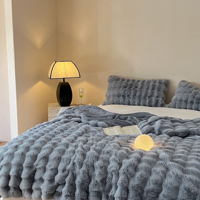 91家纺网 家纺一手货源 找家纺 蓝极人 2024新款高克重大牛奶绒被套毯毛毯 灰蓝