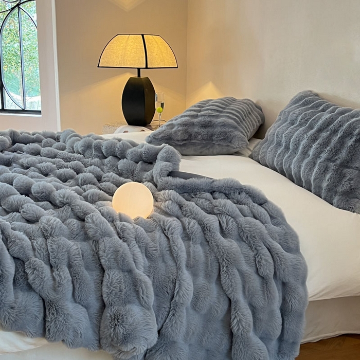 91家纺网 家纺一手货源 找家纺 蓝极人 2024新款高克重大牛奶绒被套毯毛毯 灰蓝